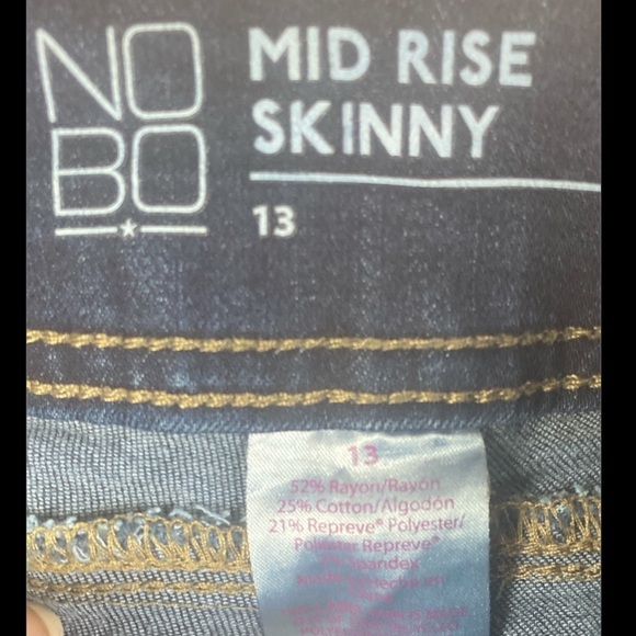 NO BOUNDARIES dk blue mid rise skinny // 13 - Picture 5 of 7